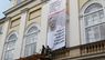 На фасаді Ратуші вивісили семиметровий банер із вимогою звільнити Сенцова. Фото дня