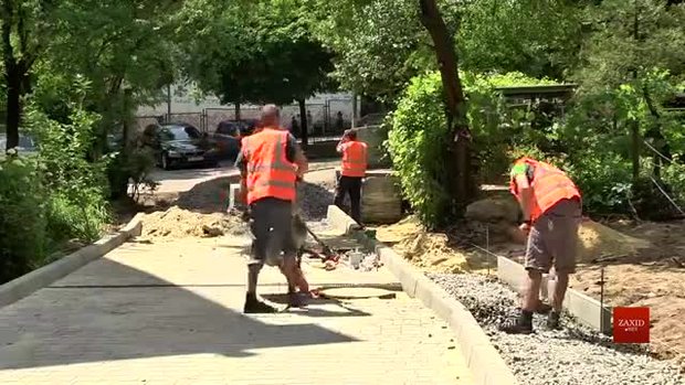 На вул. Повстанській у Львові завершують ремонт прибудинкової території