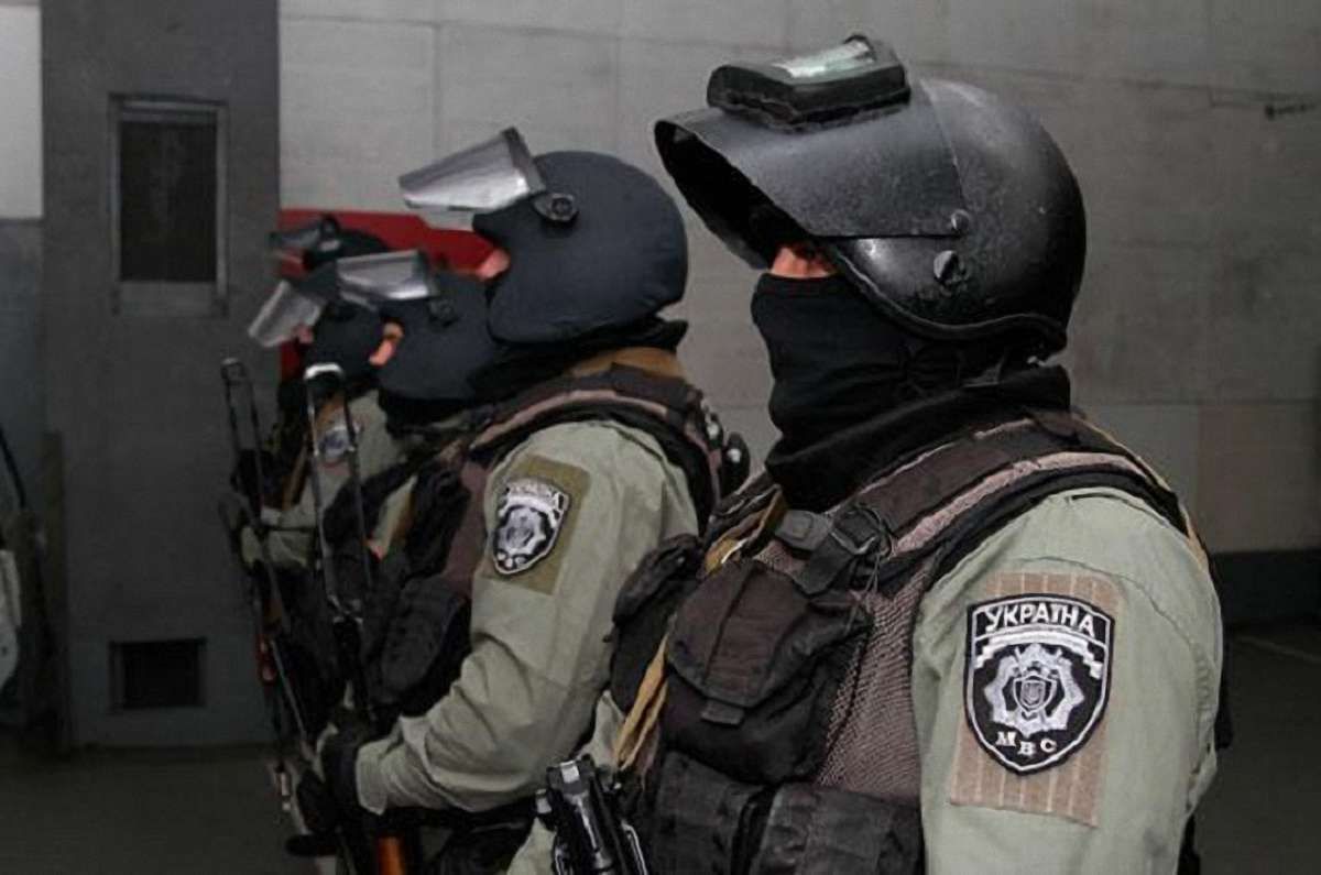 Попри обіцянки Авакова поліцейських досі неможливо ідентифікувати за номером жетону або шолома