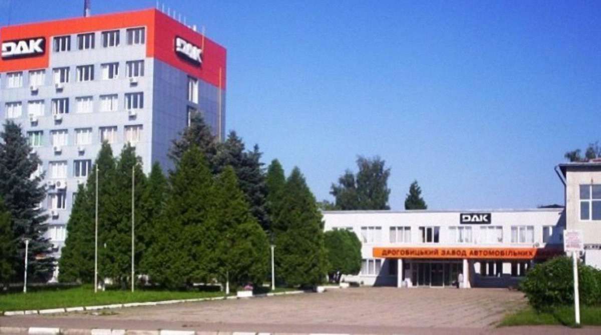 Восени після дворічного простою запрацює Дрогобицький завод автокранів
