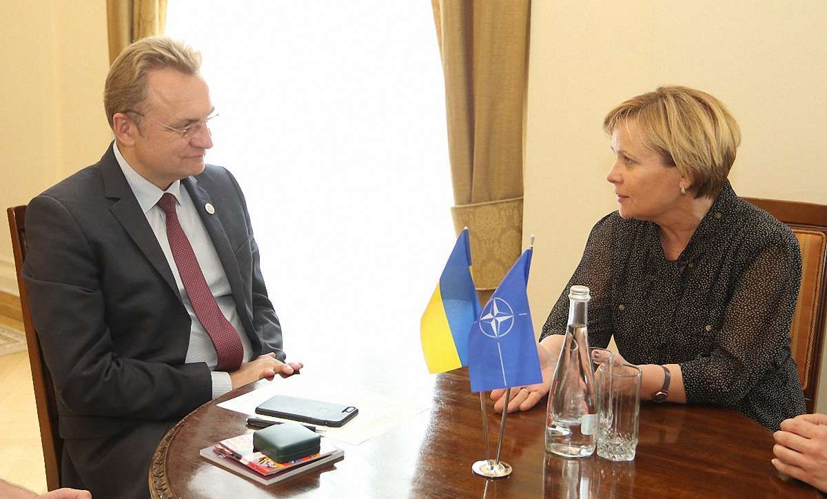 Мер Львова обговорив небезпеку «Північного потоку-2» із високопосадовицею НАТО
