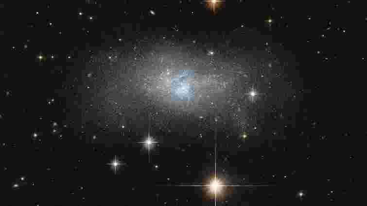 NASA опублікувало знімок карликової галактики, знятий телескопом «Хаббл»