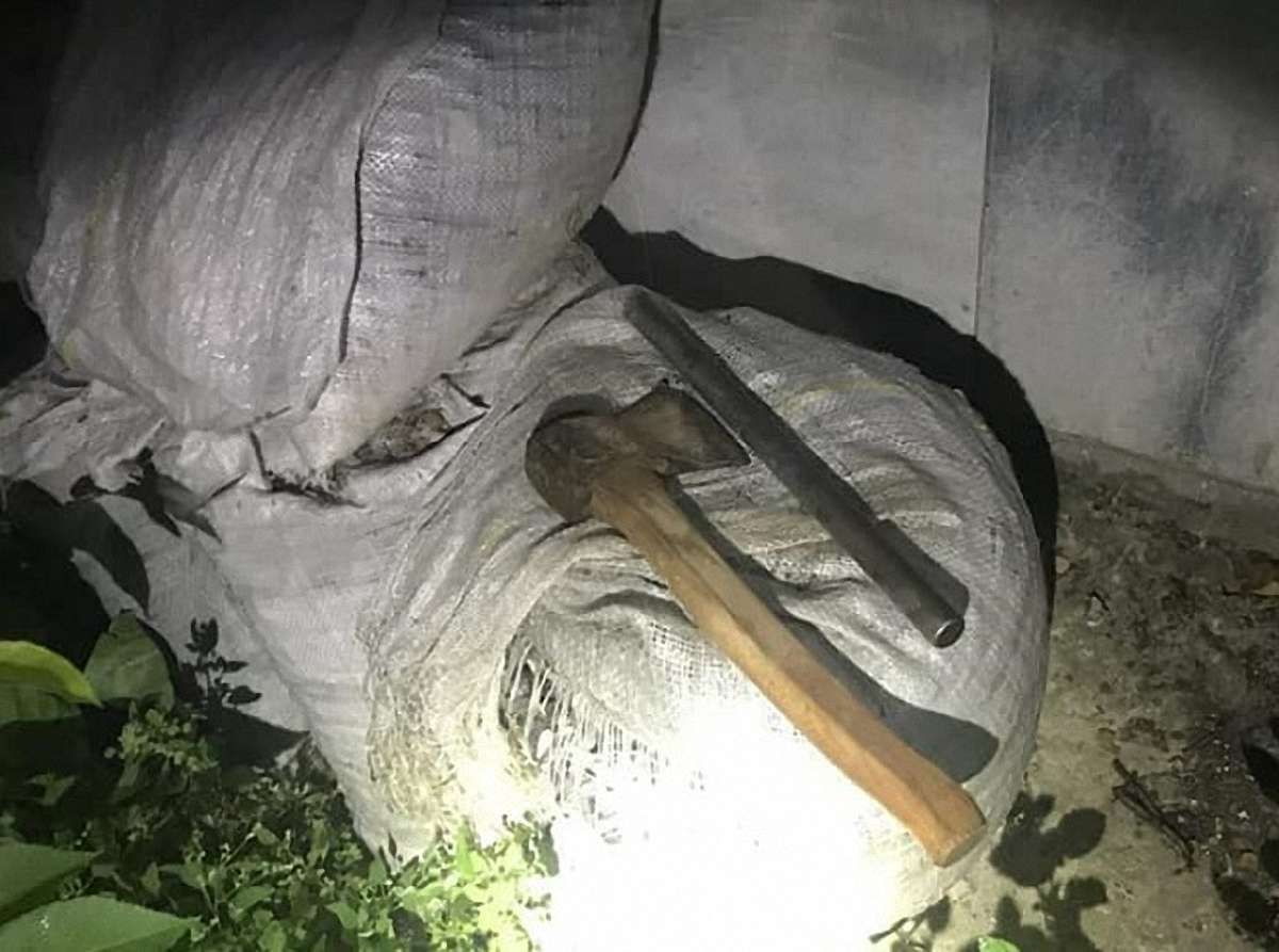 У Львові 45-річний чоловік розбив сокирою банкомат, бо не отримав пенсії