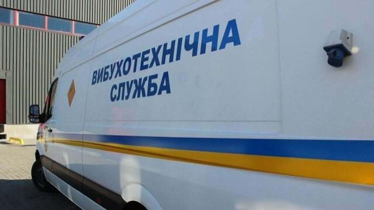 Правоохоронці викрили зловмисника, який «замінував» торговельний центр поблизу Львова