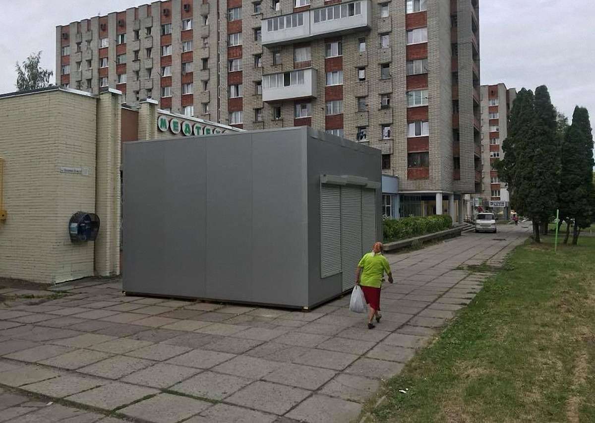 У Львові заберуть МАФ із пішохідної доріжки на вул. Володимира Великого