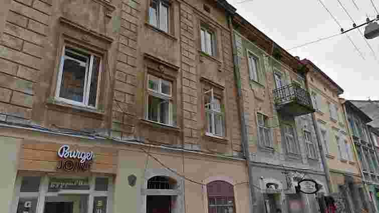 Власниця квартири у центрі Львова подала в суд на мерію через штраф за пластикові вікна