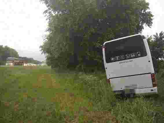Туристичний автобус з Вінниці потрапив у ДТП поблизу Львова