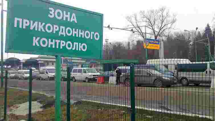 Пенсіонер з Криму намагався дати хабар прикордоннику у Шегинях для виїзду з України
