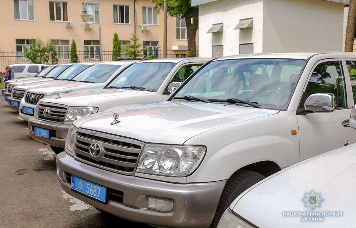 Українська поліція отримала від США сім  позашляховиків Toyota Land Cruiser