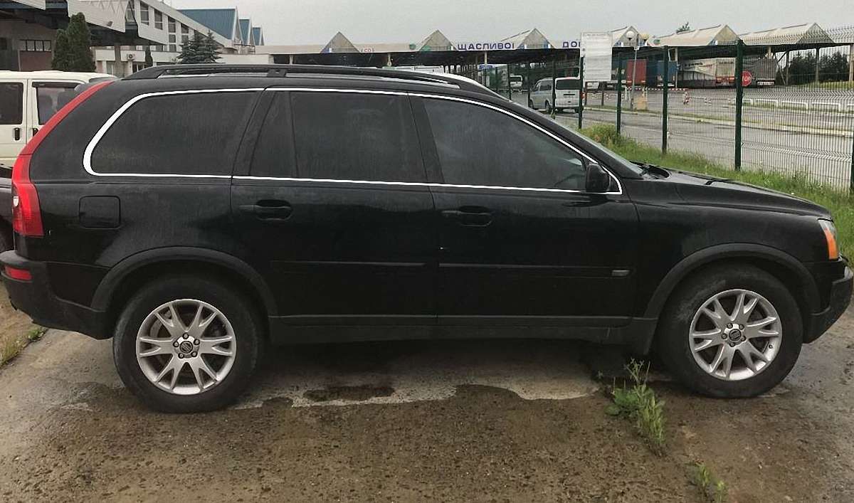 У Краковці вилучили позашляховик із підробленими документами