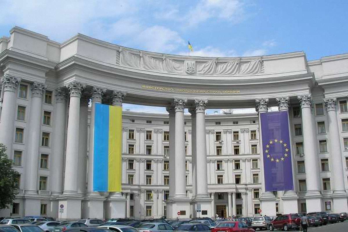 Президент України підписав закон про дипломатичну службу