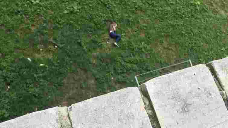Чоловік у Луцьку вистрибнув з шостого поверху будинку після сварки з сусідкою