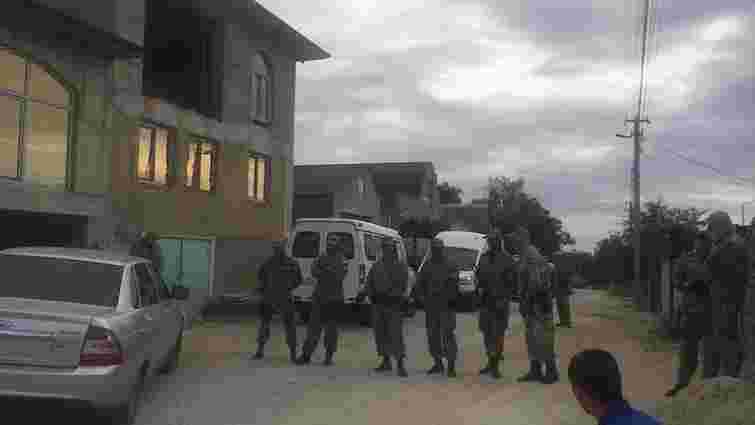 В окупованому Криму, після обшуку у будинках кримських татар, затримали жінку