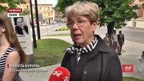 У Львові встановили інформаційну дошку польському антикомуністу Яцеку Куроню