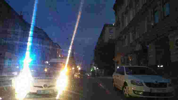 Внаслідок наїзду авто у Львові нетвереза 27-річна жінка потрапила до реанімації