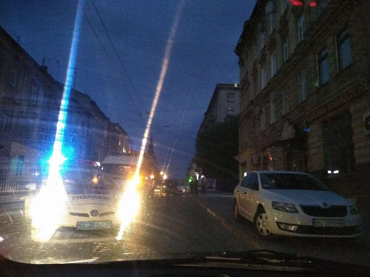 Внаслідок наїзду авто у Львові нетвереза 27-річна жінка потрапила до реанімації