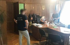 Голова Старосамбірської РДА вимагав $1,5 тис. хабара за працевлаштування 