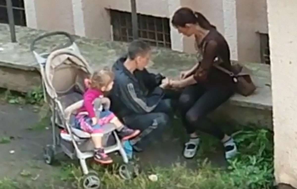 У львів'янки, яку підозрюють у вживанні наркотиків, забрали 2-річну доньку