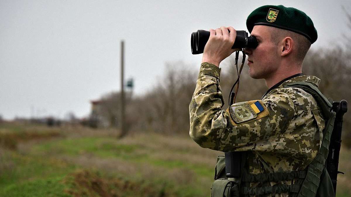 На кордоні з Румунією група контрабандистів напала на українських прикордонників