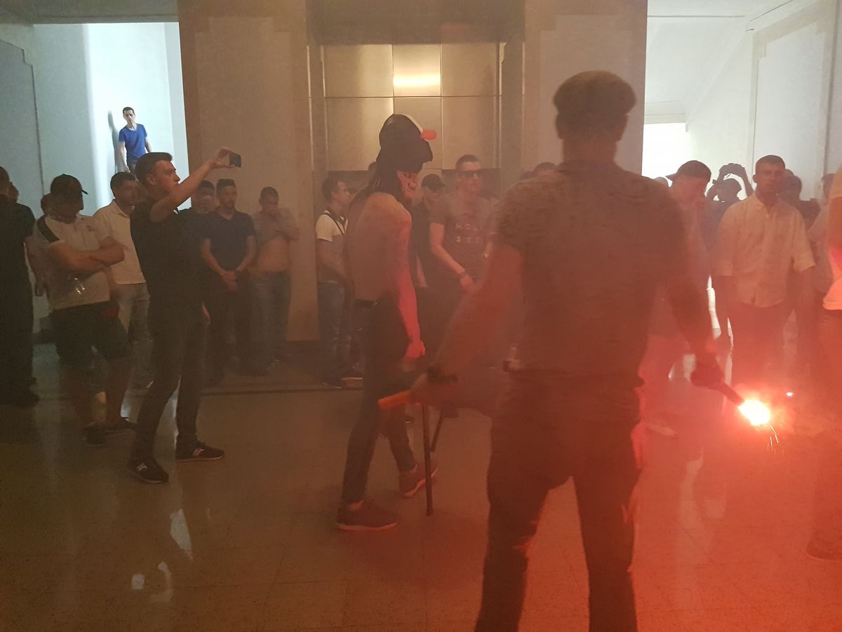 У Харківській міськраді активісти підпалили димові шашки і розпилили газ