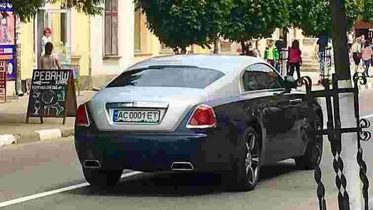 74-річна свекруха працівниці Львівської митниці стала власницею Rolls-Royce за $350 тис. 