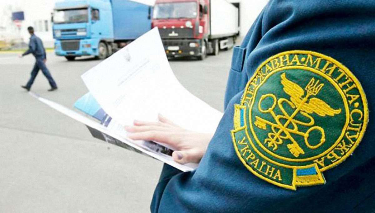 Уряд надав поліції тимчасове право контролю за митною службою