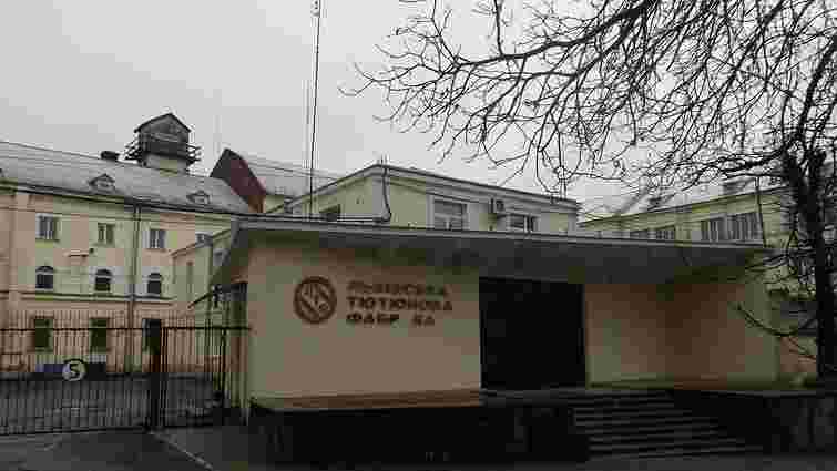 Журналісти назвали ринкові причини атак на Львівську тютюнову фабрику