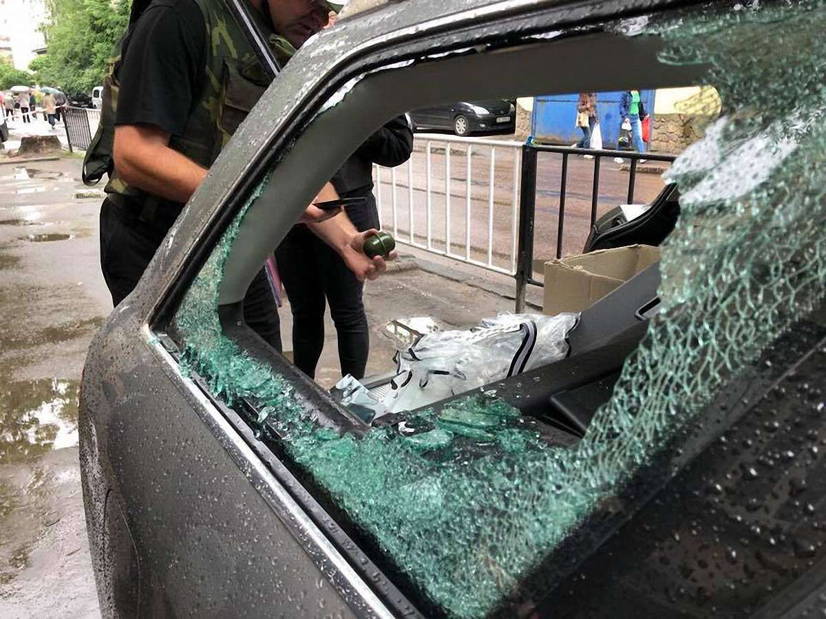 У автомобілі відомого львівського активіста виявили ручну гранату
