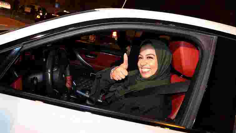 У Саудівській Аравії жінки отримали право кермувати автомобілем