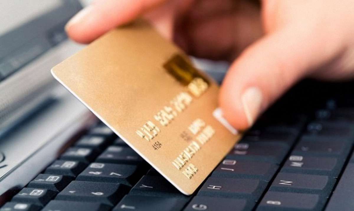«ПриватБанк» попередив клієнтів про небезпечні SMS від шахраїв