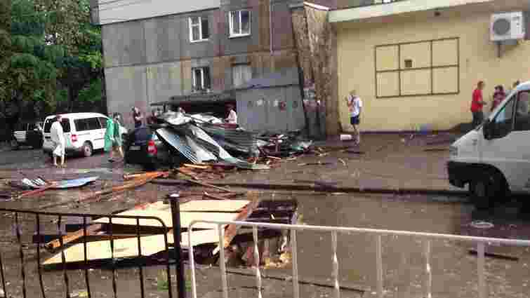 Львів’янин відсудив у комунальників понад ₴140 тис. за пошкоджене під час буревію авто