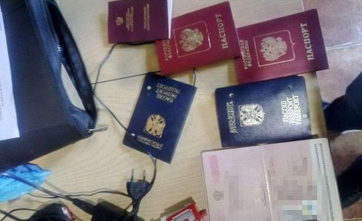 На Буковині викрили банду, яка підробляла документи для переправлення людей до ЄС