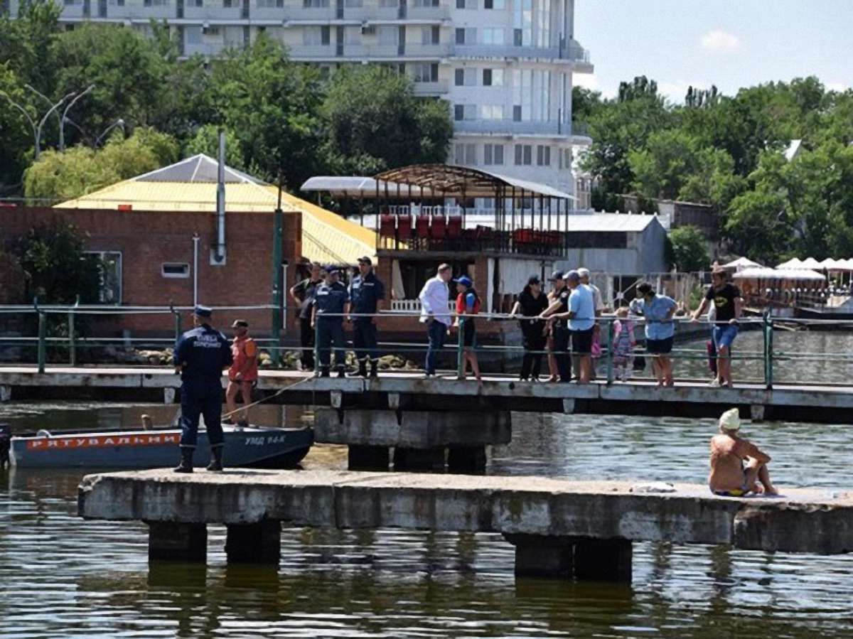 У Миколаєві дівчина на очах у батьків стрибнула з пірсу і потонула