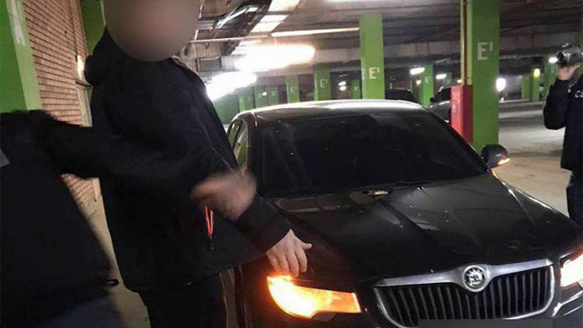 Начальника кінологічної служби львівських прикордонників оштрафували на ₴18,7 тис. за хабар
