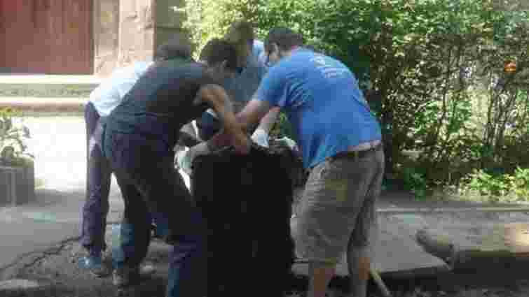 Волонтери допоможуть єврейській громаді демонтувати мацеви з вул. Ганни Барвінок у Львові