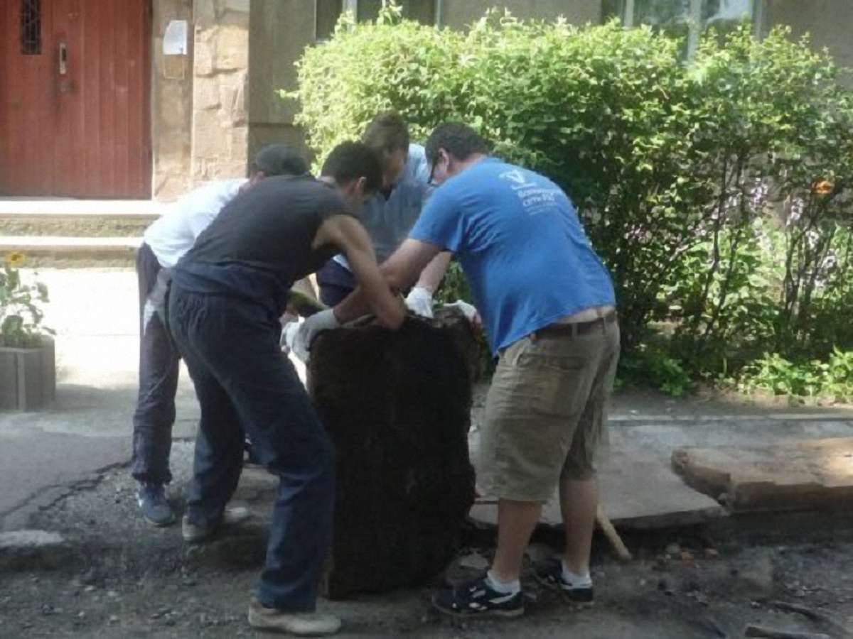 Волонтери допоможуть єврейській громаді демонтувати мацеви з вул. Ганни Барвінок у Львові