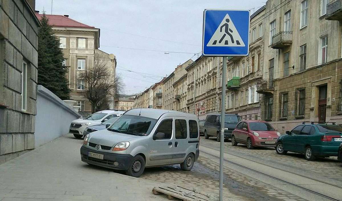На вул. Мечникова у Львові змінять схему руху транспорту