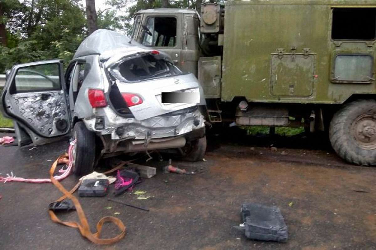 Дві жінки загинули в результаті зіткнення легковика з військовою вантажівкою на Тернопільщині
