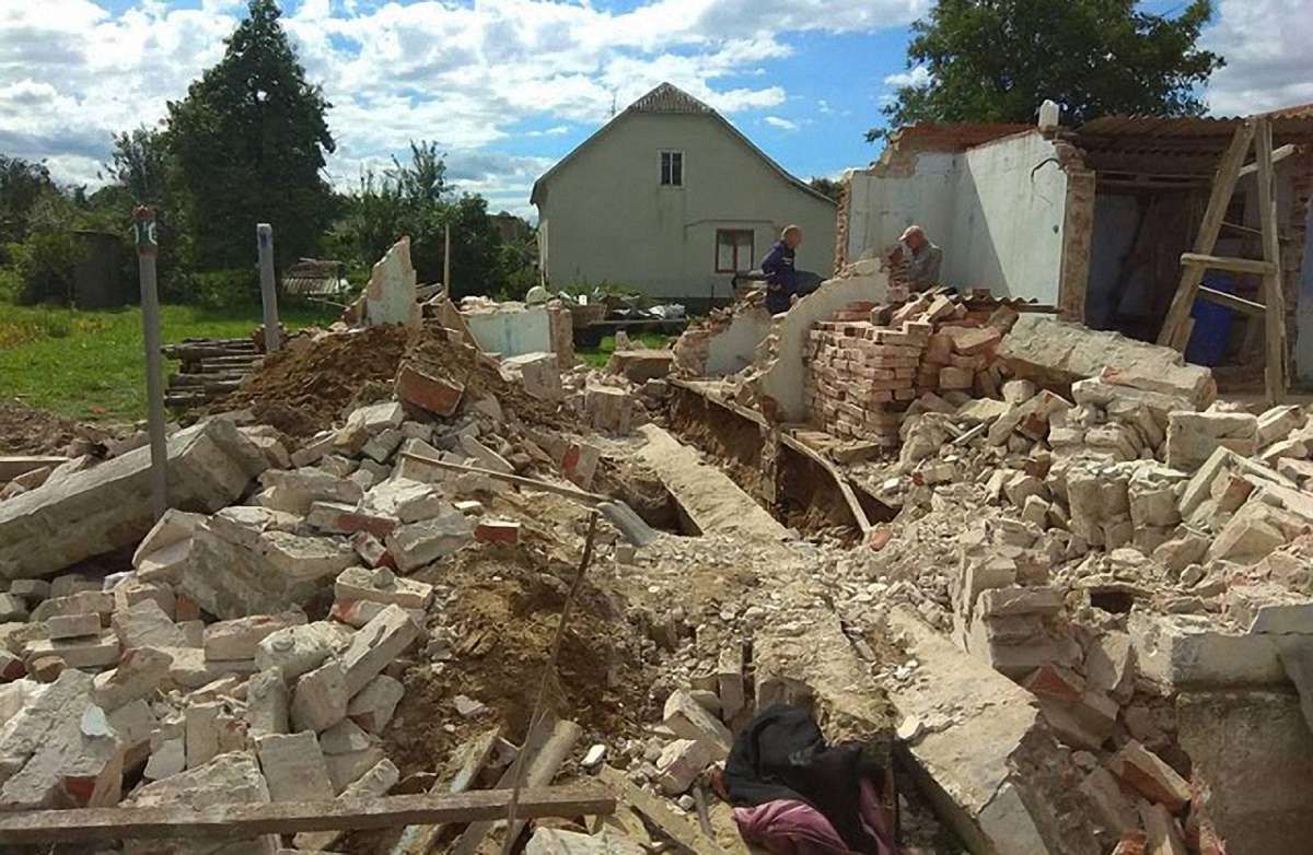 Через обвал стіни будинку на Львівщині загинув чоловік