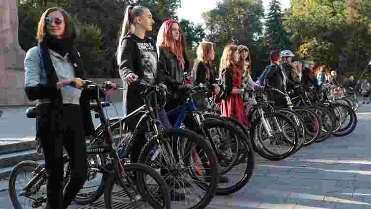 У Львові відбудеться жіночий велопарад у стилі 90-х