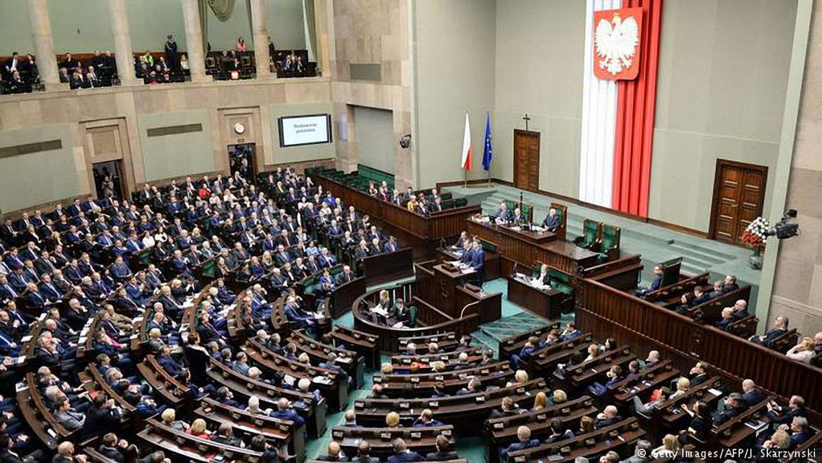 ЄС запустив санкційну процедуру проти Польщі
