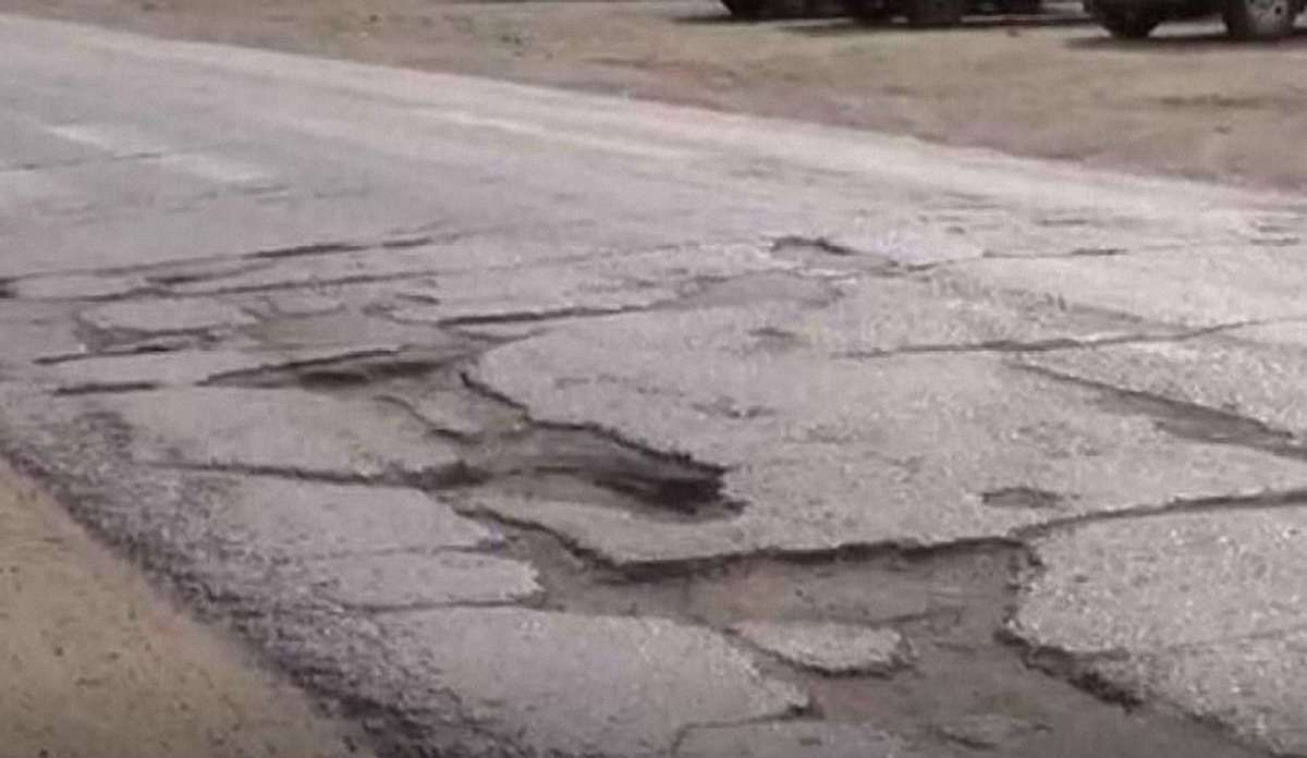 Керівників облавтодору у Дніпропетровській області затримали через ремонт доріг «на папері»  