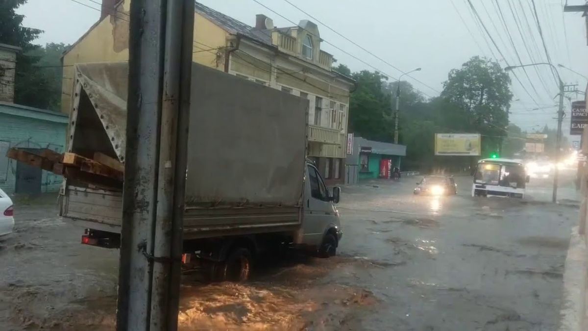Чернівці проситимуть в уряду допомоги у ліквідації наслідків повені