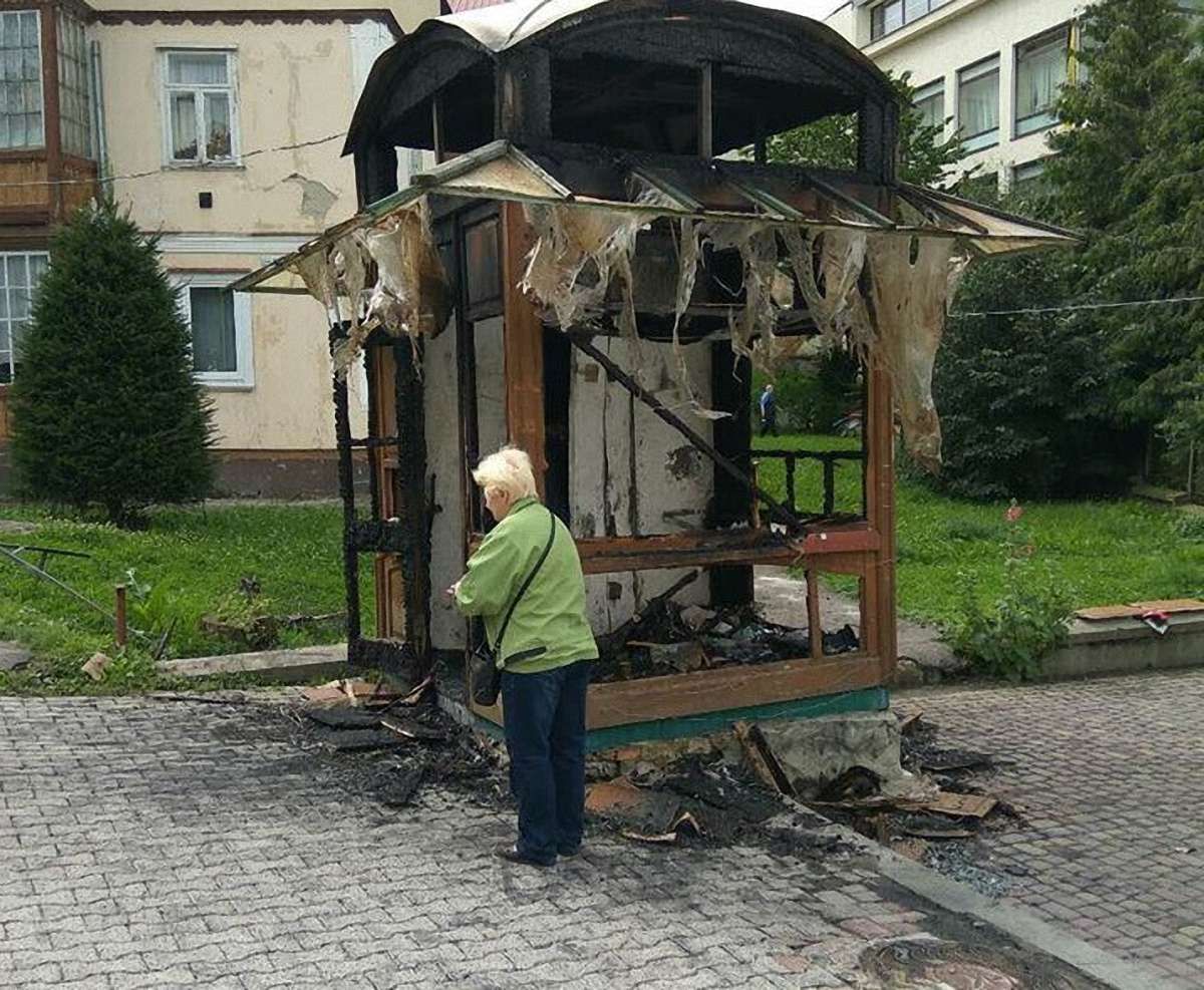 Вночі у центрі Трускавця згорів газетний кіоск