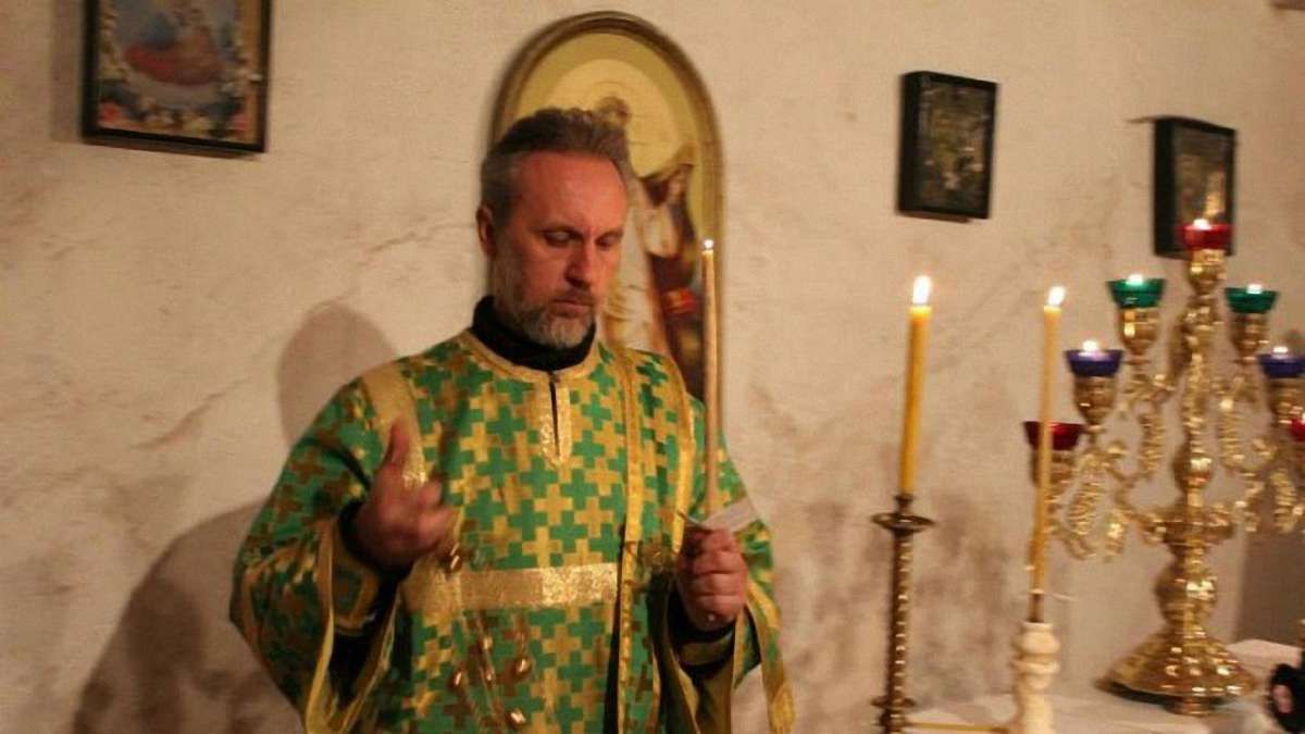 Суд на Вінниччині відмовився покарати священика УПЦ (МП) через георгіївську стрічку