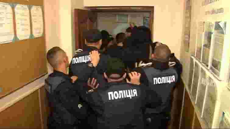 Через закриття гімназії на Рівненщині місцеві мешканці побилися з поліцією