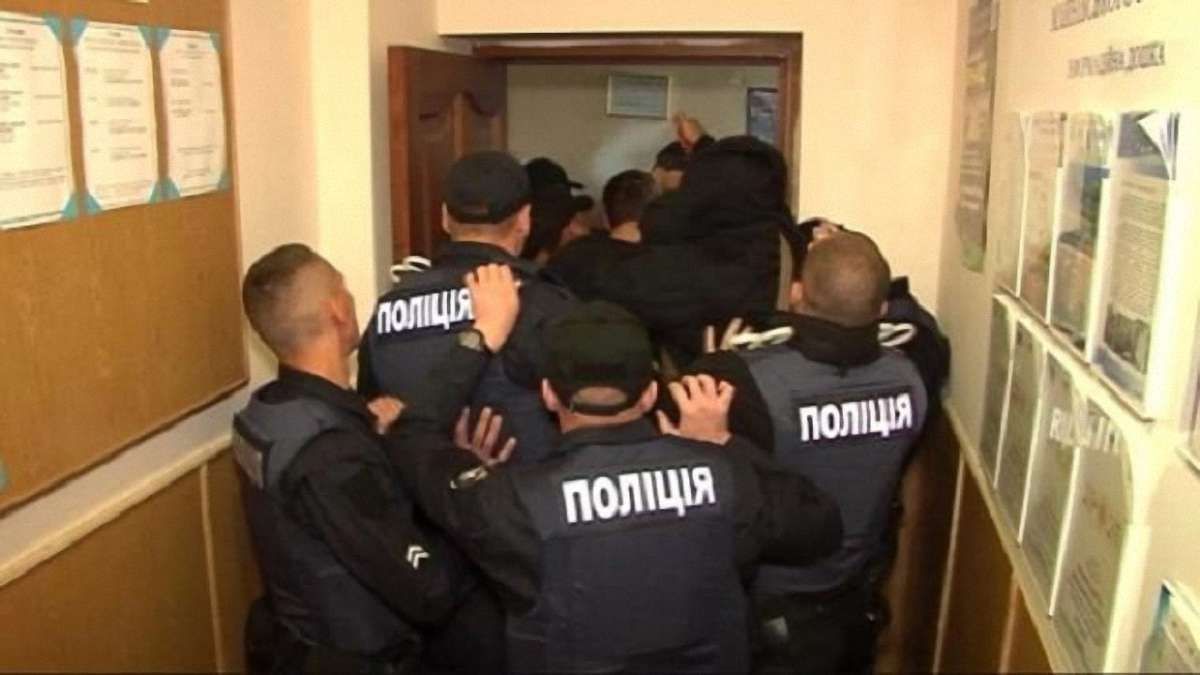 Через закриття гімназії на Рівненщині місцеві мешканці побилися з поліцією