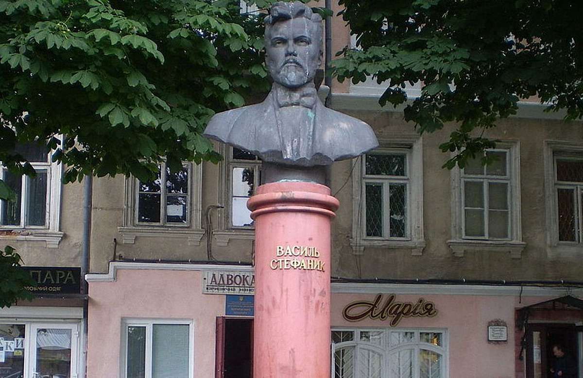 У Дрогобичі погруддя Стефаника замінять на пам’ятник Гузару або Шептицькому
