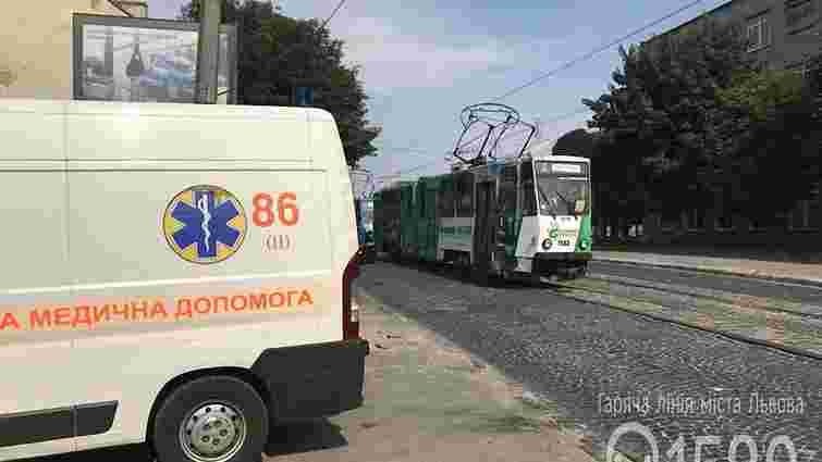У львівському трамваї раптово помер 66-річний чоловік