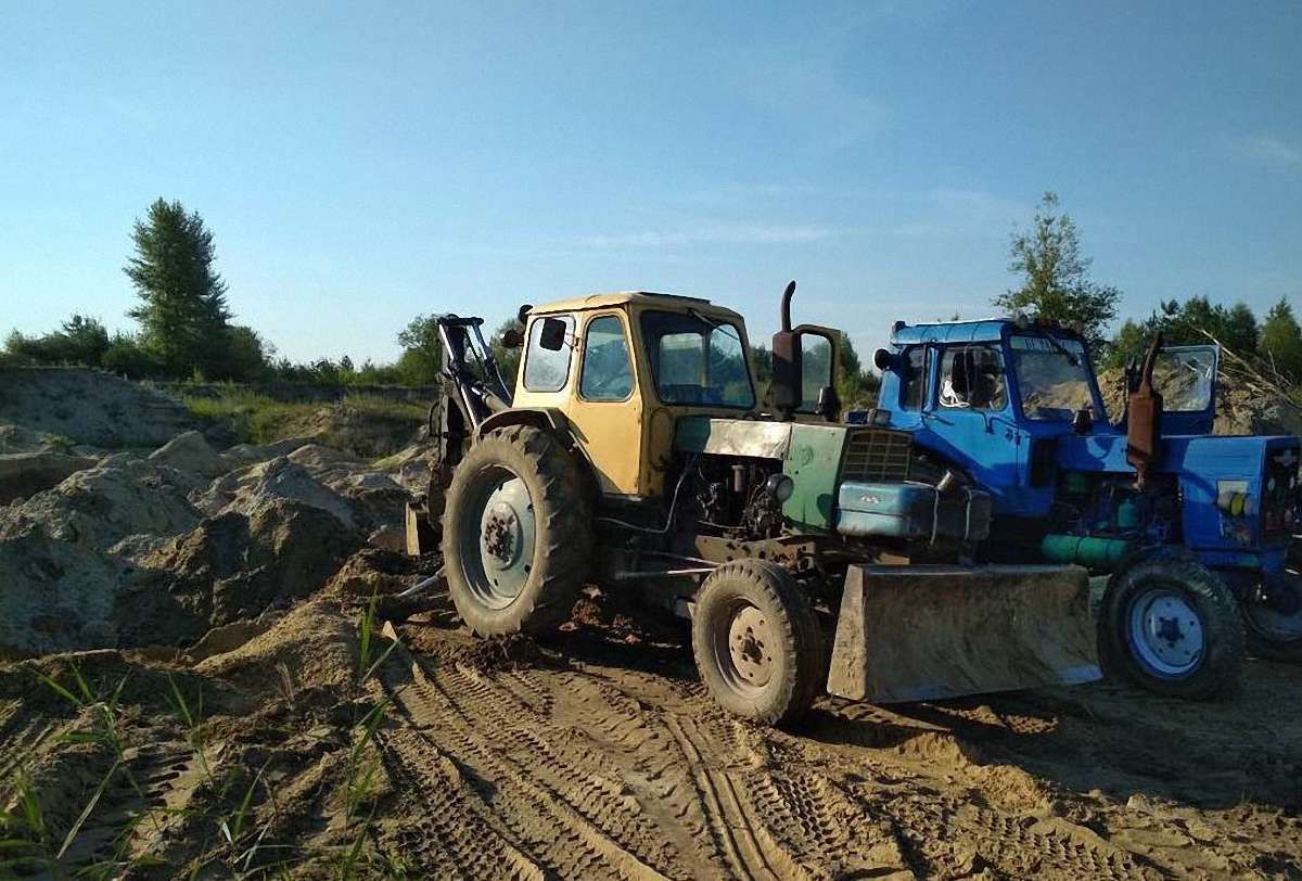 Поліція затримала трьох чоловіків за незаконний видобуток піску в Яворівському нацпарку  

